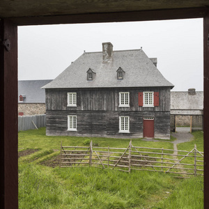 加拿大新斯科舍省路易斯堡路易斯堡布雷顿角岛的堡垒内的房屋门面