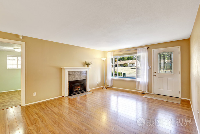 空房子内部,温馨的壁炉