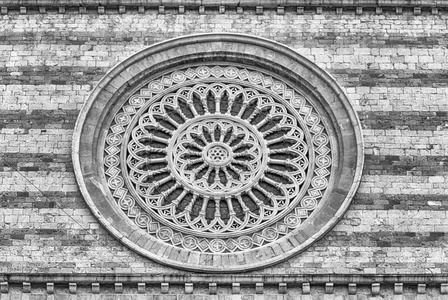 意大利圣克莱尔大教堂玫瑰窗