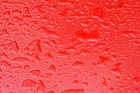 水覆盖的红色湿表面