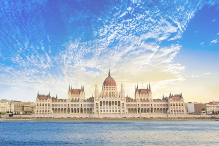 匈牙利在布达佩斯匈牙利议会的美丽的看法