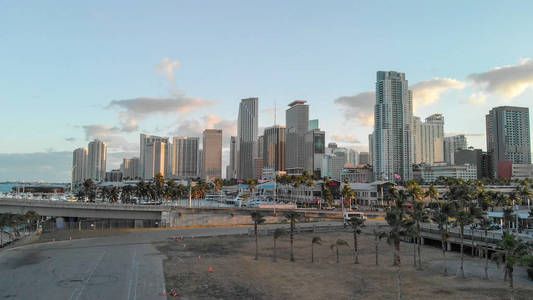 迈阿密市中心的空中日落景观