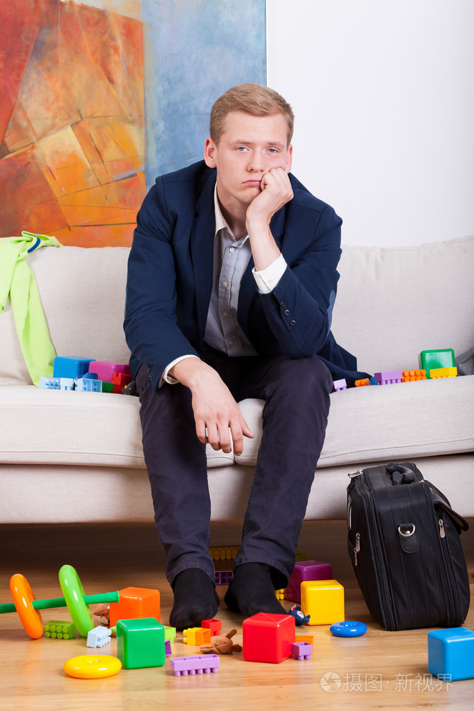 累了,父亲前去上班