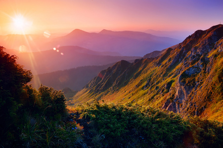 美丽的山日出图片