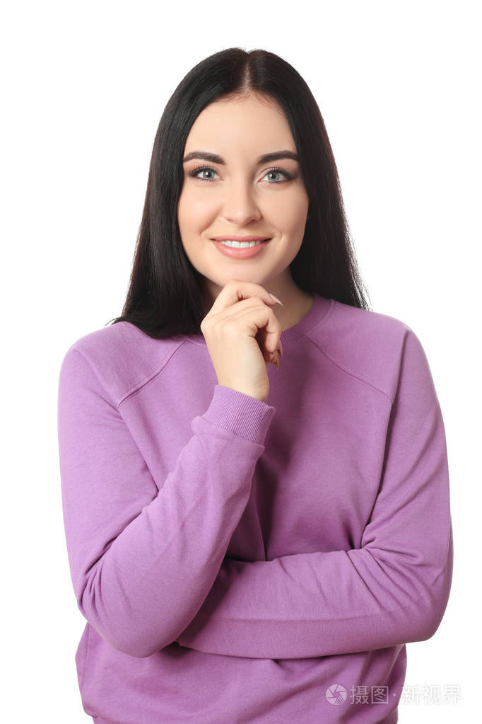 在白色背景上的青年微笑着女人肖像