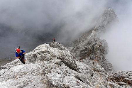 在 koenigsjodler 路线，奥地利攀岩登山