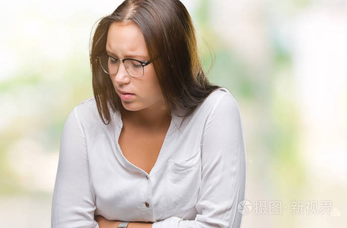 美女,由于消化不良,痛苦的疾病,感觉不舒服,过了孤立的背景,手在胃里