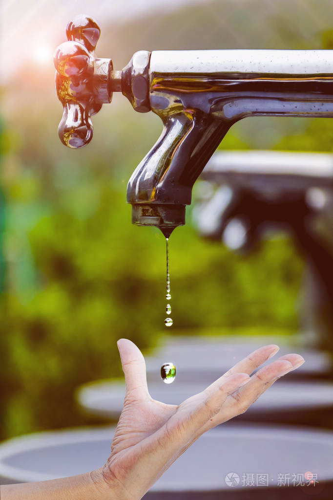 水水龙头滴水