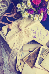 复古的脏纸与优雅的花边丝带, 花朵和钥匙