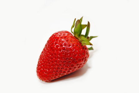 白色孤立的新鲜有机草莓