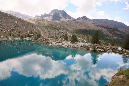 蓝湖, 阿亚斯山谷