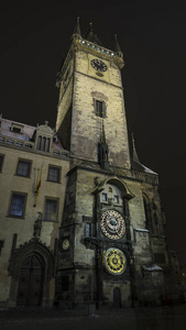 布拉格 Orloj 钟楼在夜间