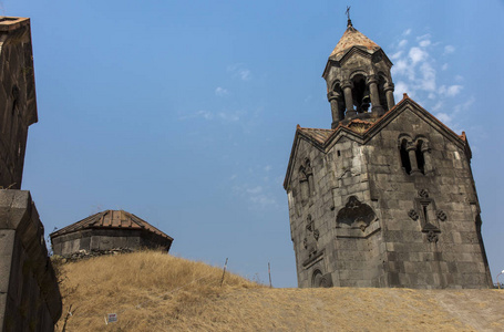 三 navesthe 钟楼与伞圆顶在 monaster