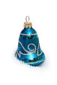 蓝色圣诞手铃与雪
