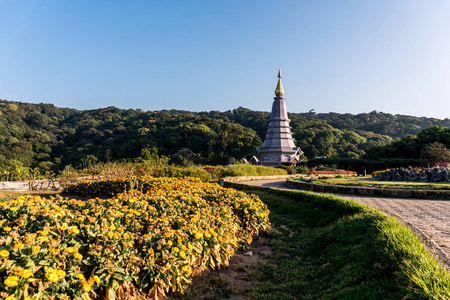 日出拍摄的泰国国王的佛塔马哈塔, 侬国家公园