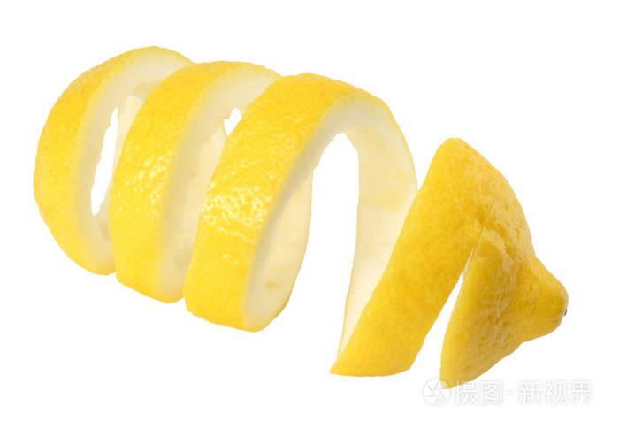 在白色背景查出的新鲜柠檬皮健康食品