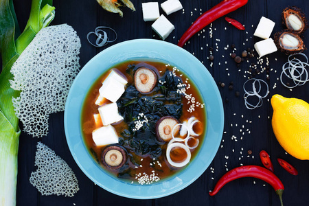 日本味噌汤, 蘑菇, 豆腐芝士和虾