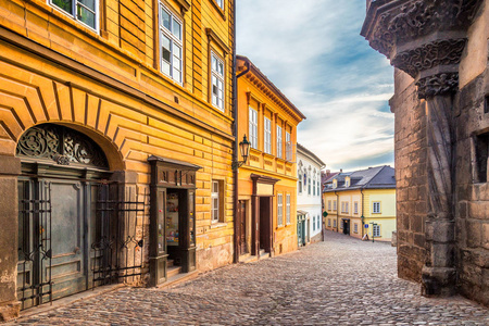 在捷克共和国, 欧洲的库特纳霍拉的历史中心的房子五颜六色的门面