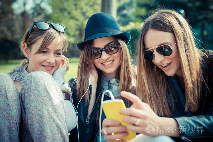 三个漂亮朋友正宗