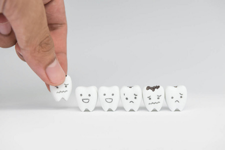 牙科牙医手套龋齿模型图片