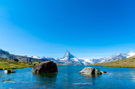 洛文兹麦特洪与 Stellisee 湖在瑞士的策尔马特