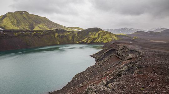 用水在冰岛的维苏威火山口