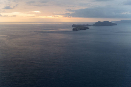 空中直升机射击海峡海岛