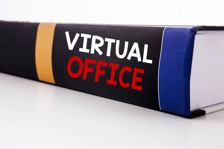 概念手写文本标题灵感显示虚拟办公室。在线工作方式的商业概念写在书上的白色背景