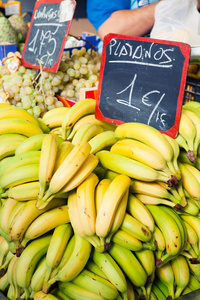 在水果市场香蕉
