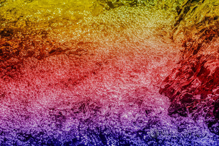 抽象的水滴在五颜六色的背景上创意水性纹理设计红色小瀑布蓝色绿色