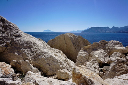 Calpe 海滩的岩石