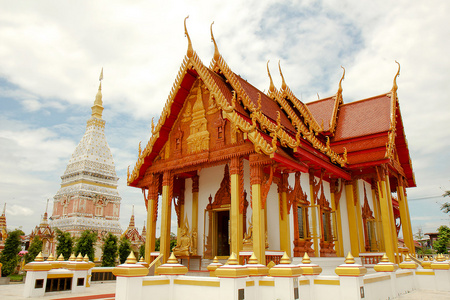 在 Renunakhon 迹象泰国寺庙