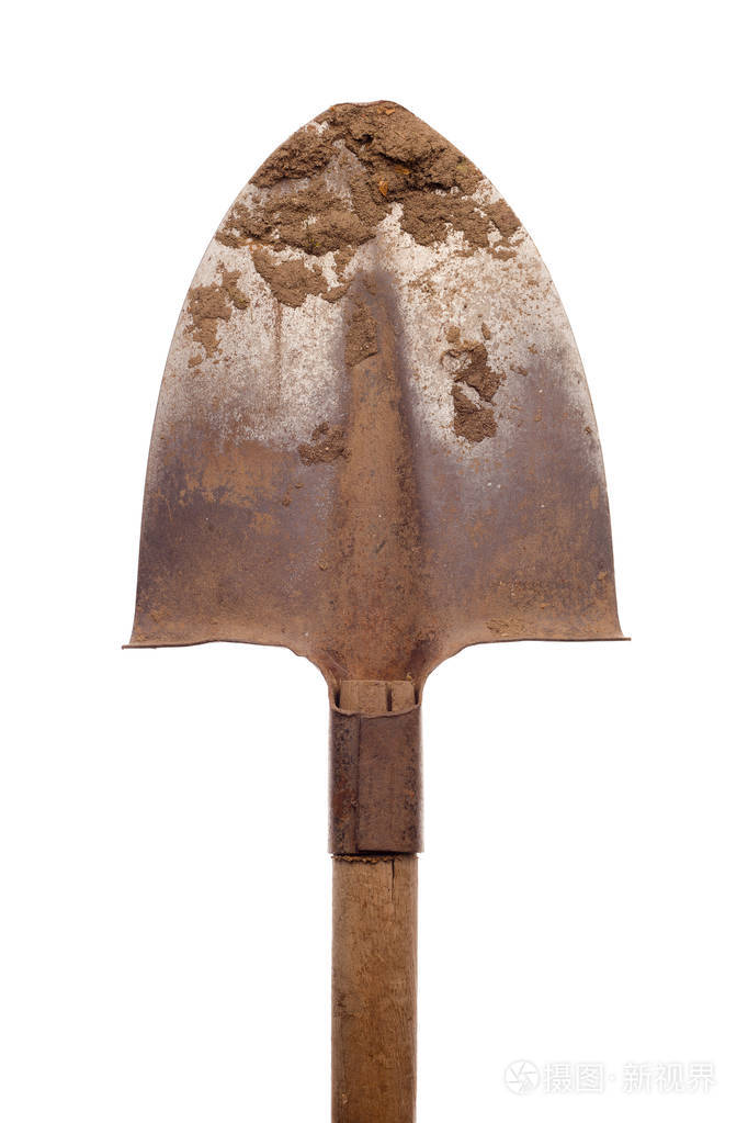 老铁锹与沃土在白色背景上