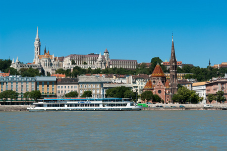 在匈牙利首都布达佩斯的渔人堡的全景视图