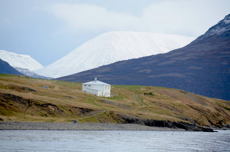 冰岛 eyjafjordur 的海岸景观和建筑