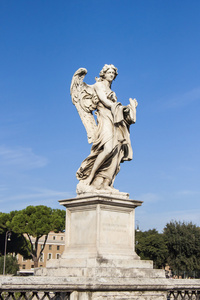 罗马，意大利，在 2012 年 10 月 10 日。雕塑装饰的圣天使桥的天使