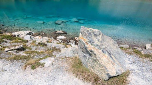 蓝湖, 阿亚斯山谷