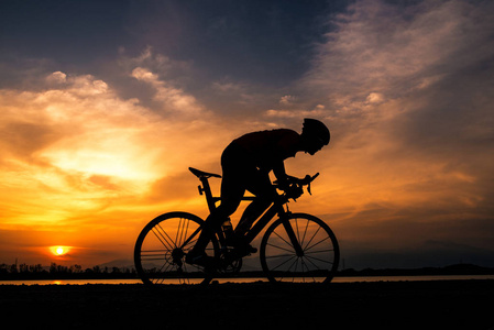 赛车骑自行车者图片