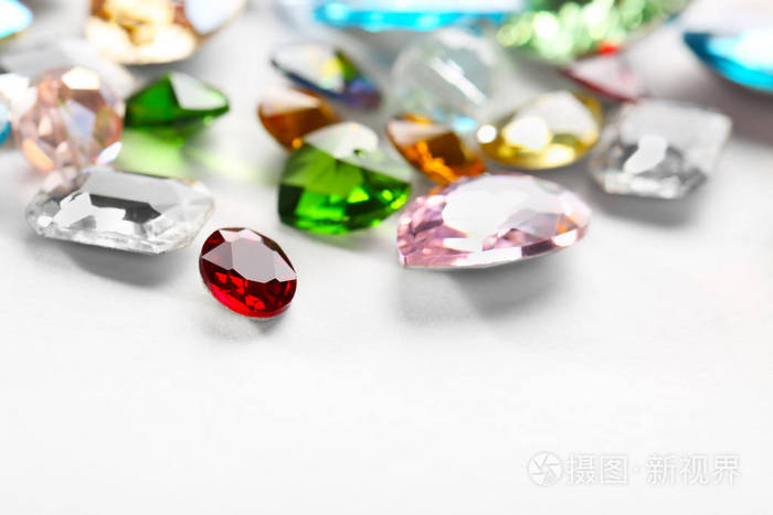 彩色宝石宝石首饰白色背景照片 正版商用图片07s4g5 摄图新视界