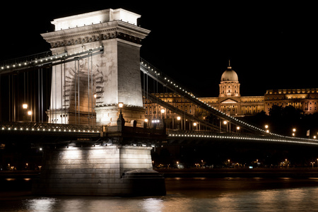 在布达佩斯的链桥
