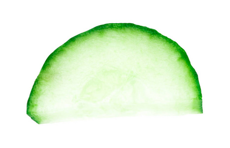 孤立的白色衬底上的绿色黄瓜片