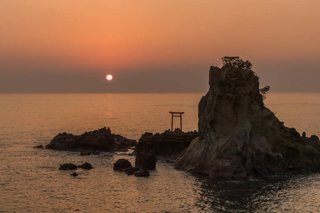 日本福岛县磐镇 Hattachi 海滩夏季春季海上日出