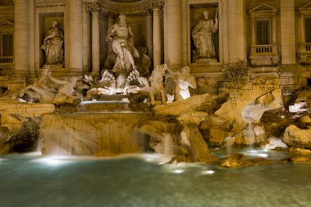 罗马喷泉 di trevi 夜景