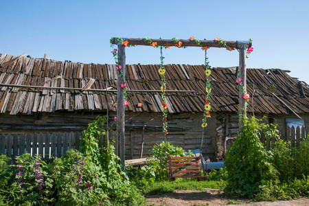 农家小屋踏春内蒙古呼伦贝尔市额尔古纳河畔的农家小院的
