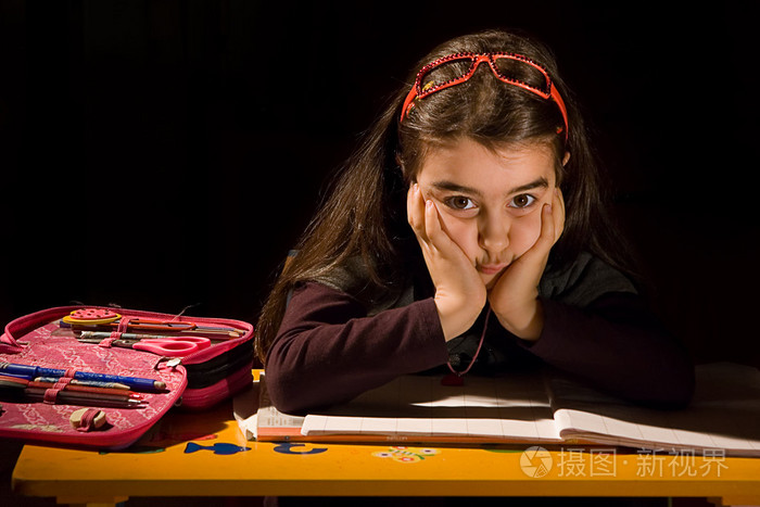 无聊的小女孩,不想要研究