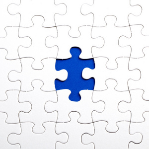 纯白色背景背景纯白色的拼图游戏,在蓝色背景上照片