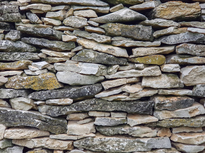 石灰石墙制成的干堆积件瓷砖.全帧图像作为背景照片