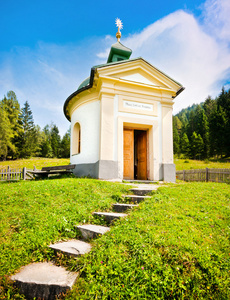 与 pinzgau, 萨尔茨堡州, 奥地利美丽的乡村小教堂照片
