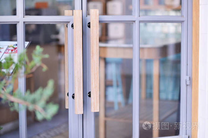 咖啡厅玻璃门细节