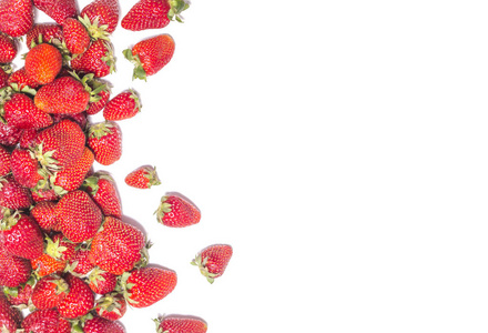 白色背景与新鲜草莓